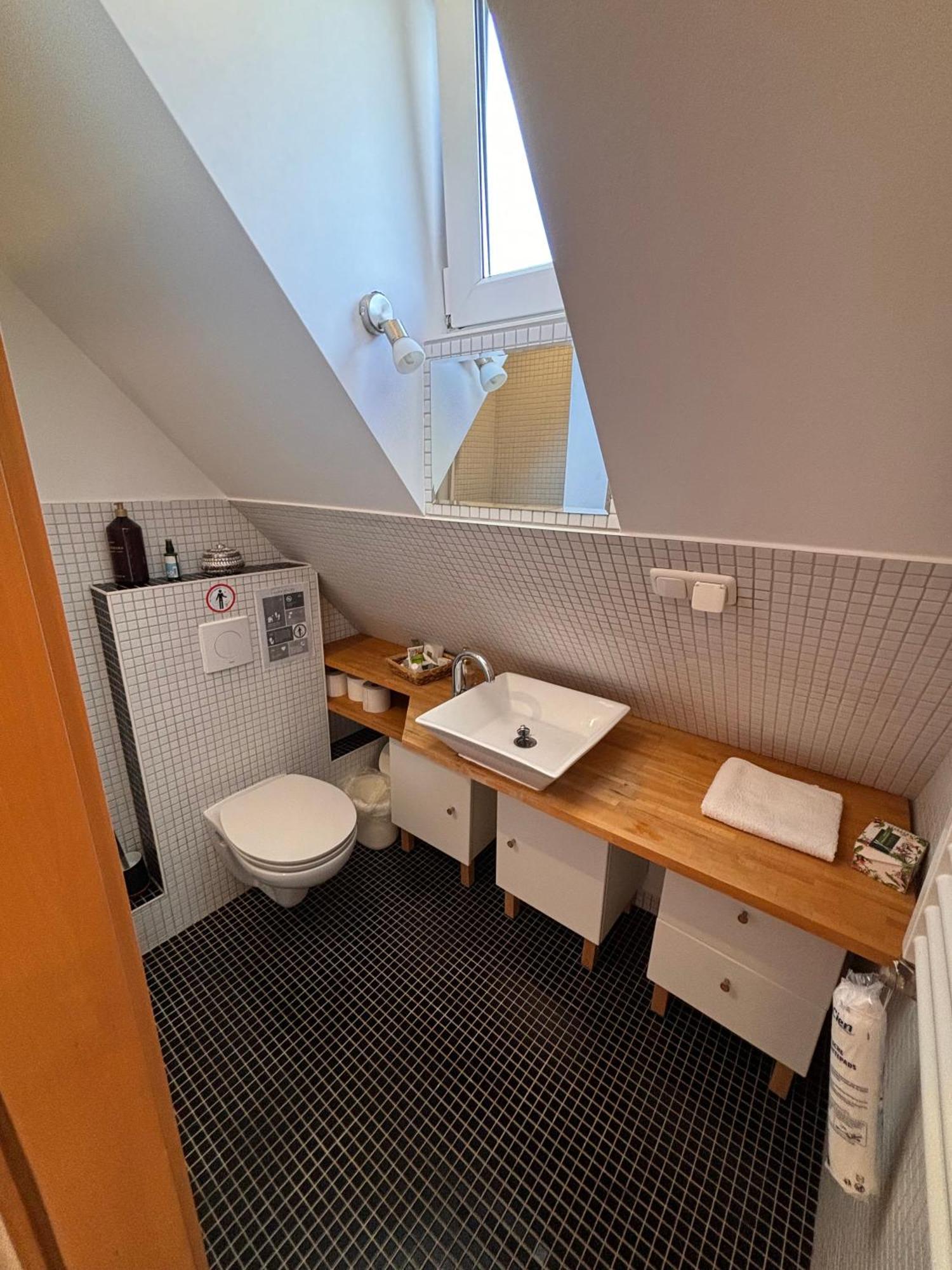 Messe, Uniklinikum, Grugapark - Charmante Wohnung Mit Dachterrasse In Guter Lage 埃森 外观 照片